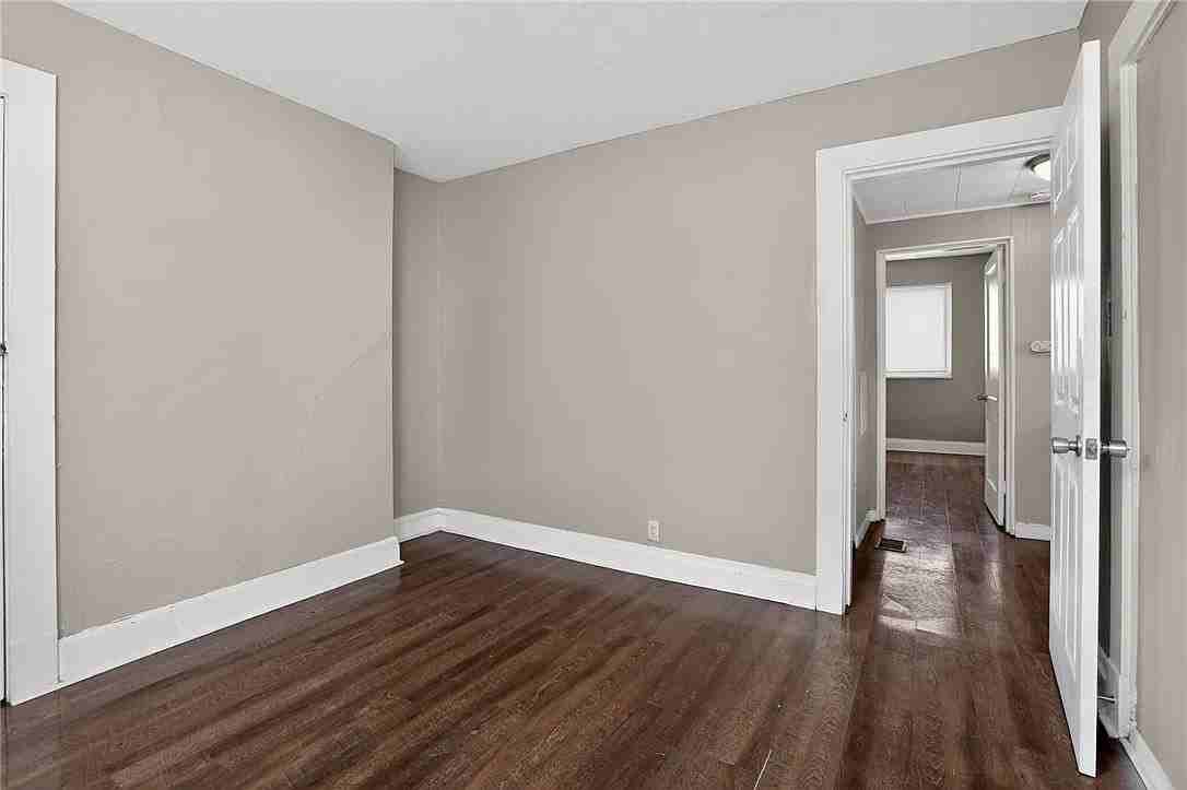 116 Locust St - Photo 7 of 18