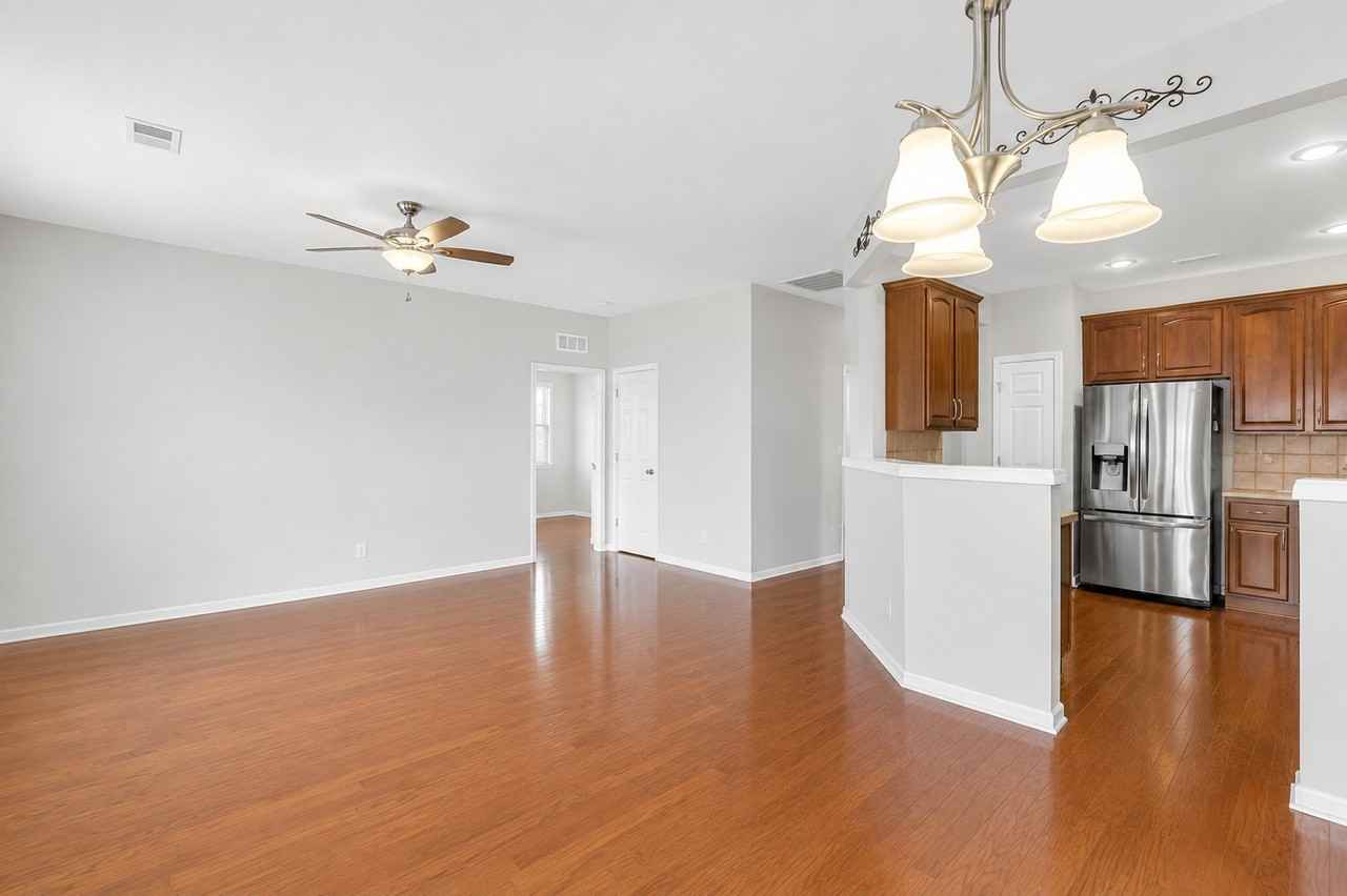 9002 Meadow View Dr - Photo 5 of 9