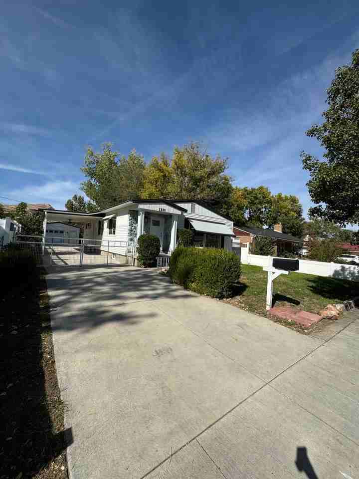 2888 Sw - Photo 2 of 20