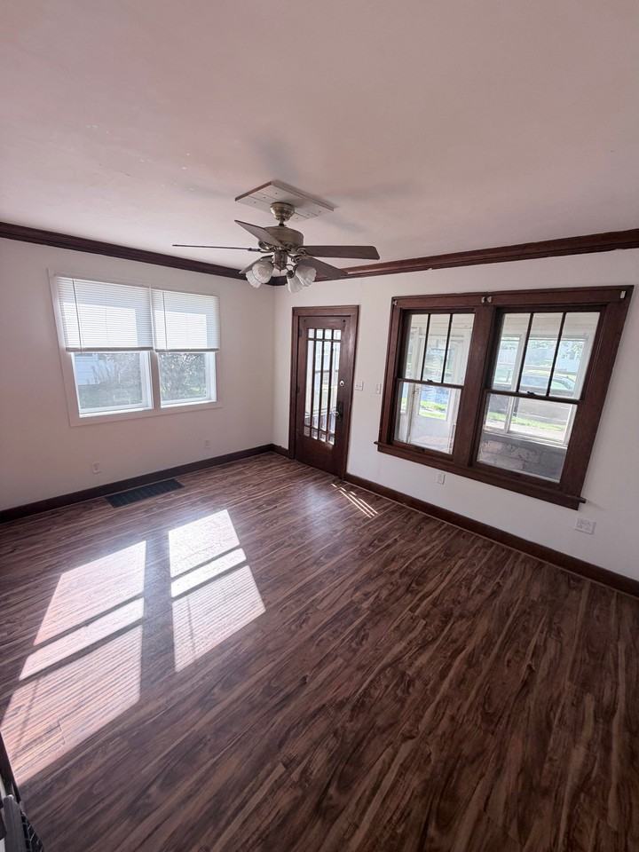 1121 Caroline St - Photo 2 of 16