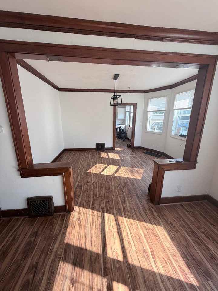 1121 Caroline St - Photo 4 of 16