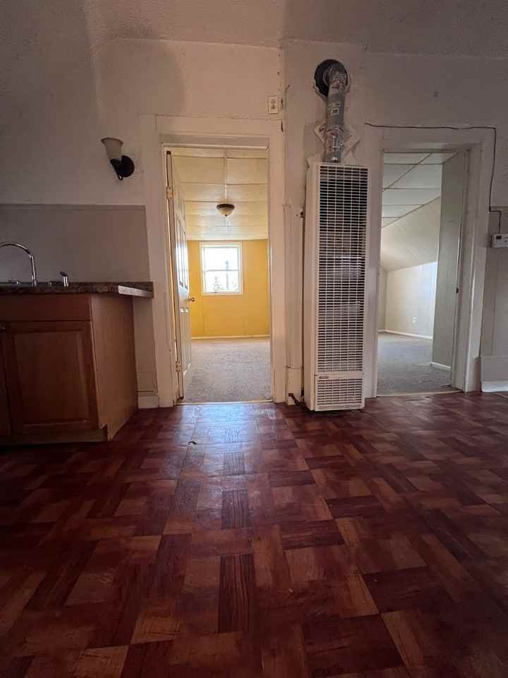 138 Reiman St - Photo 2 of 4