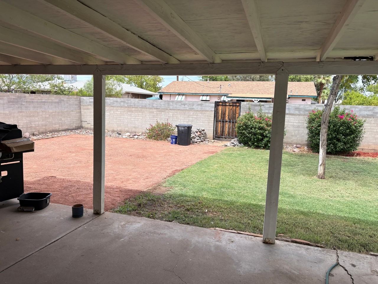 2216 W Pinchot Ave - Photo 4 of 16