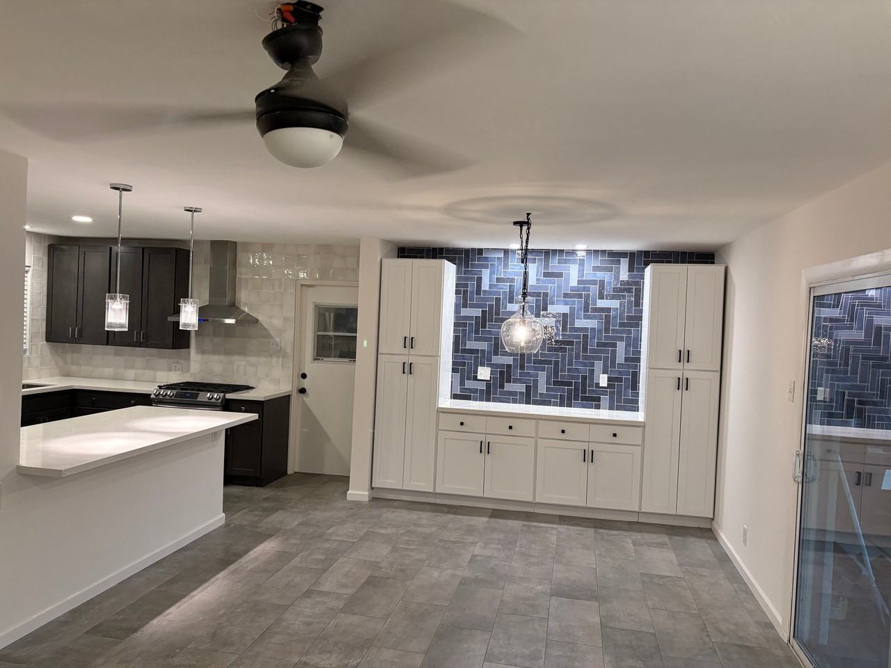 2216 W Pinchot Ave - Photo 5 of 16
