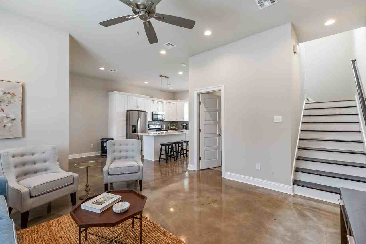 203 Firethorn Dr - Photo 5 of 15