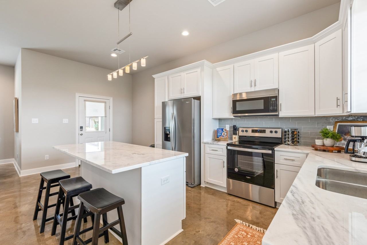 203 Firethorn Dr - Photo 6 of 15