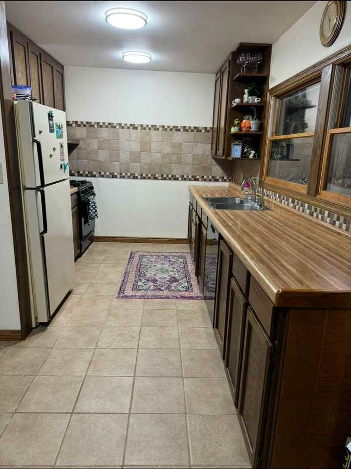 524 Lakeview Dr - Photo 5 of 6