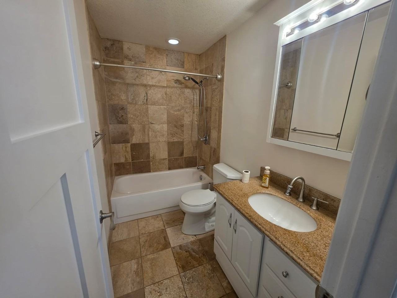 1601 N Innsbruck Dr - Photo 4 of 14