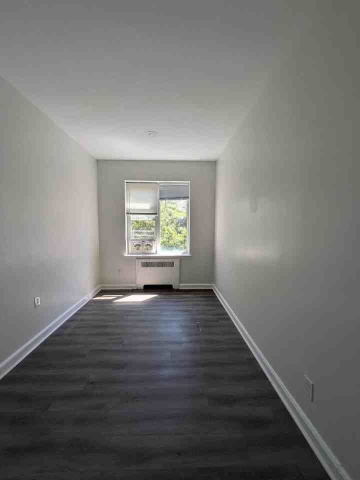 824 Avenue E #B3 - Photo 4 of 8