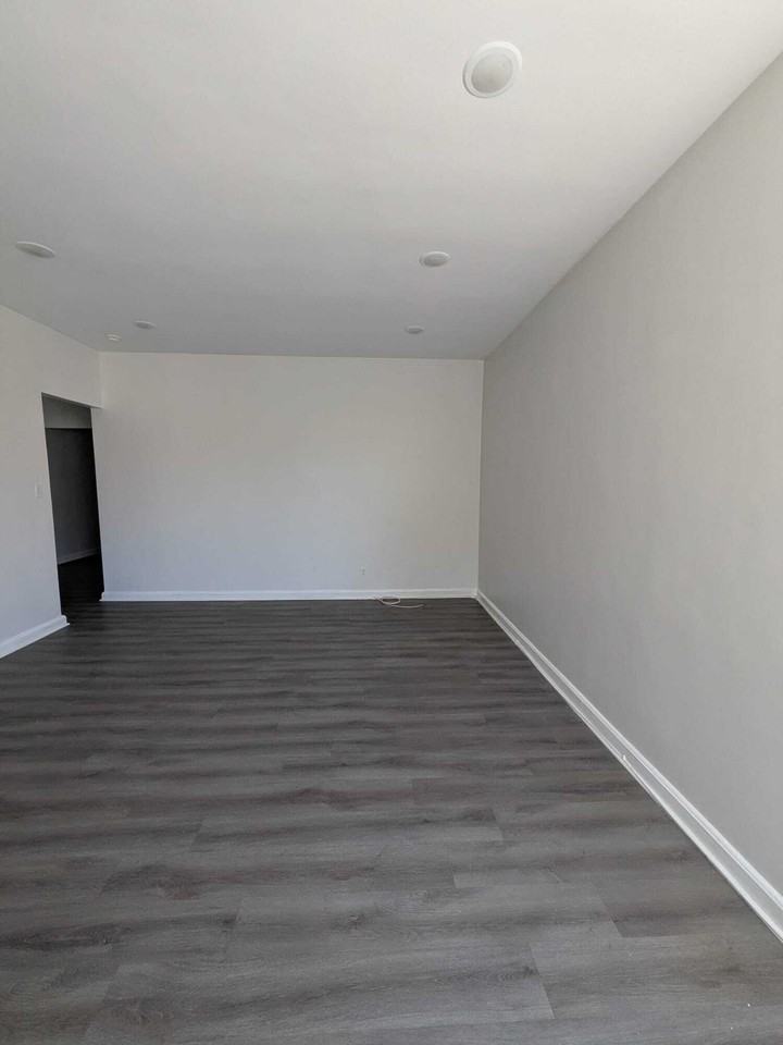 824 Avenue E #B3 - Photo 6 of 8