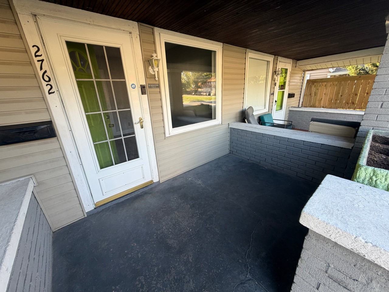 2762 Shelby St - Photo 3 of 20