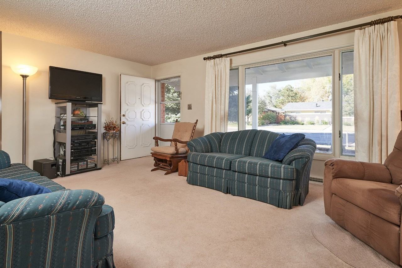 807 Shoshoni St - Photo 2 of 19