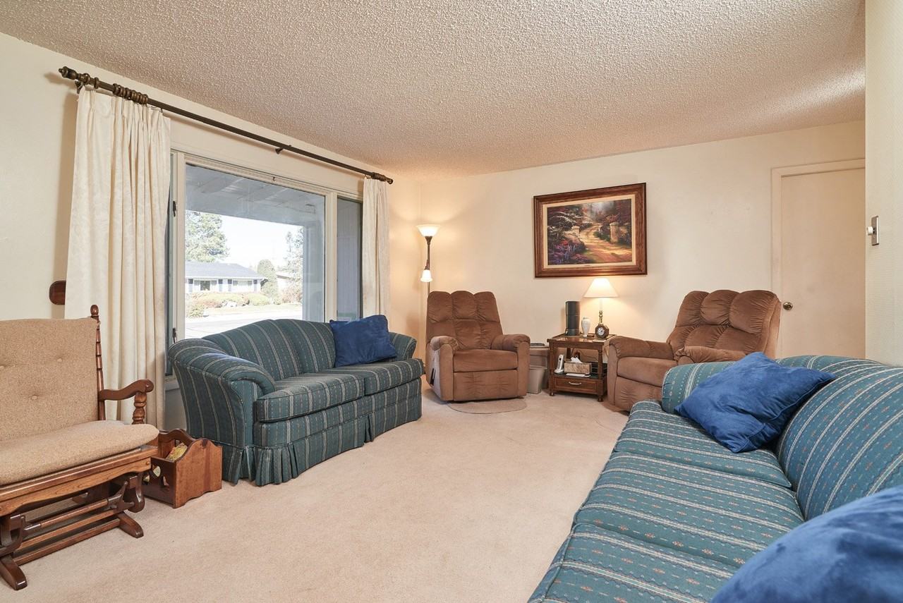 807 Shoshoni St - Photo 3 of 19