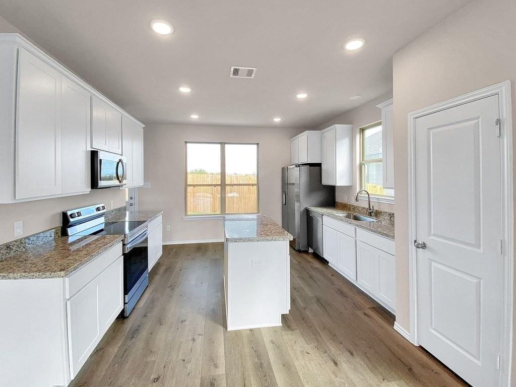 13071 Clearview Dr - Photo 5 of 16