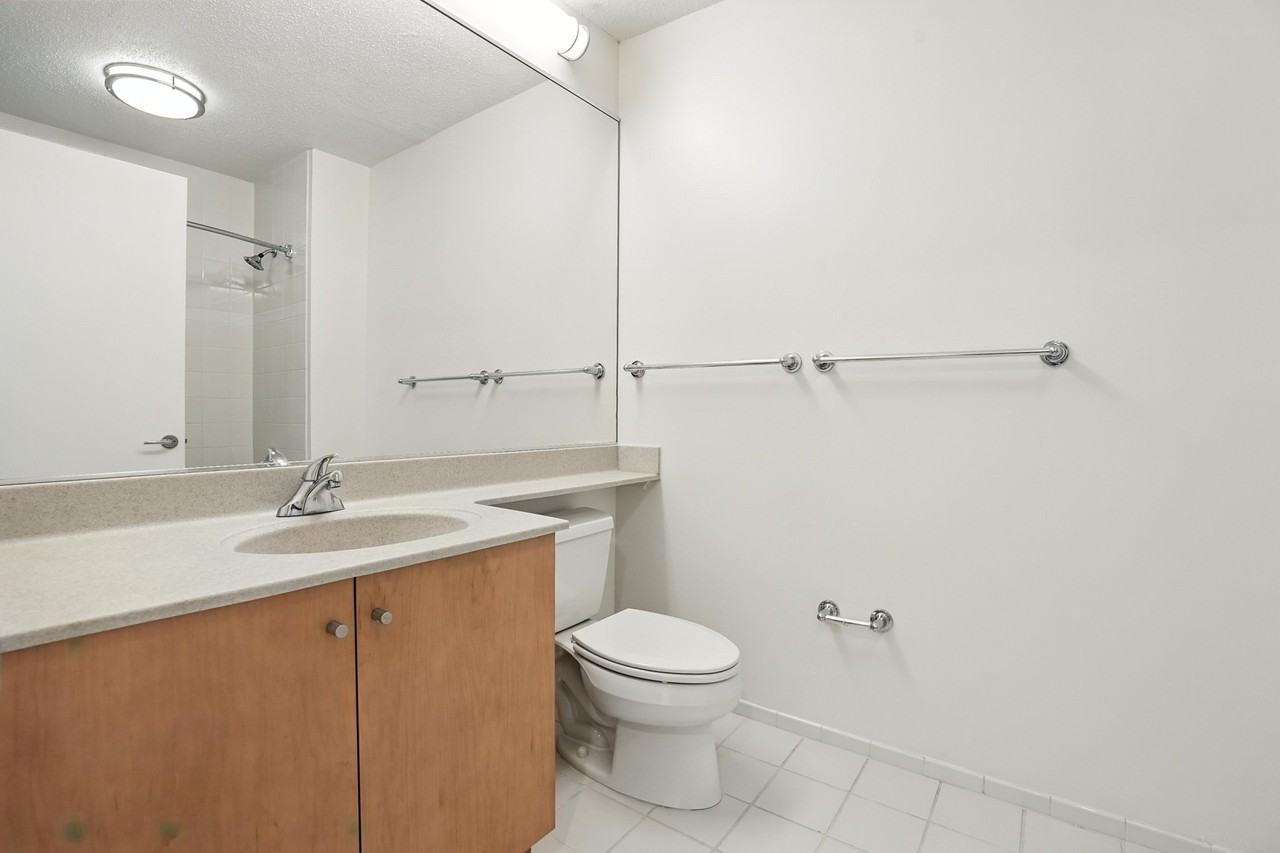 527 N Kingsbury St - Photo 6 of 16