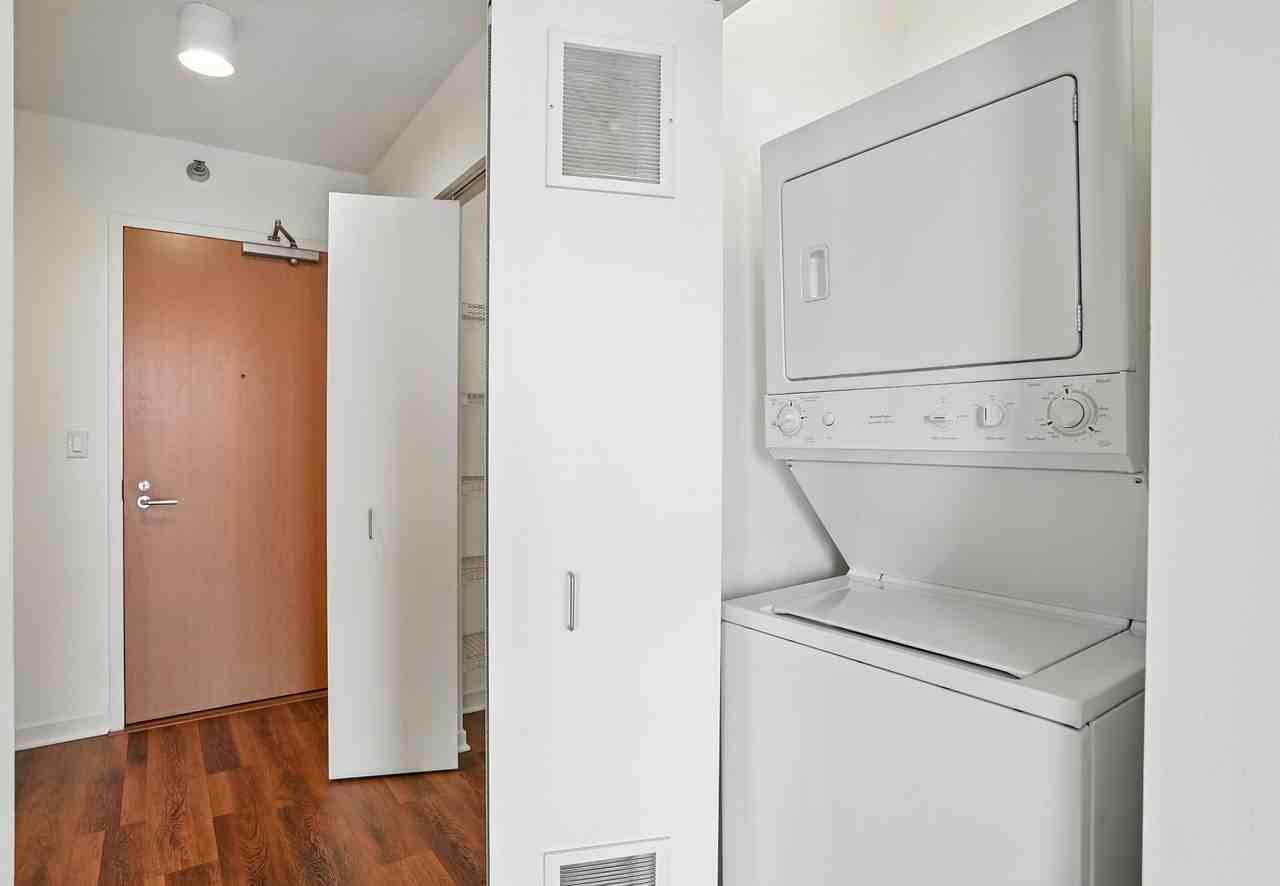 527 N Kingsbury St - Photo 7 of 16