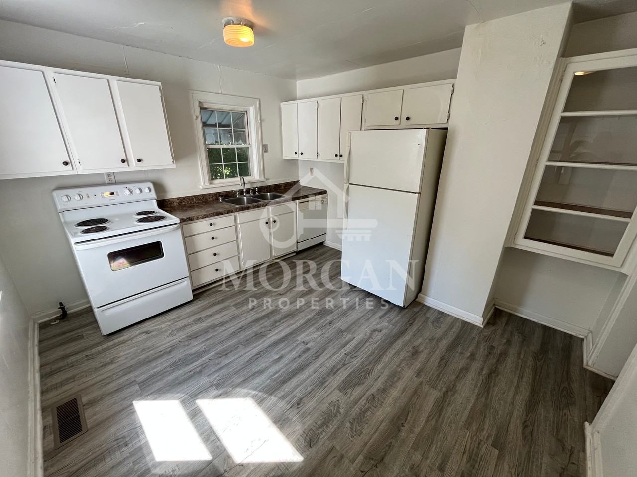 1501 E 31st St - Photo 3 of 7