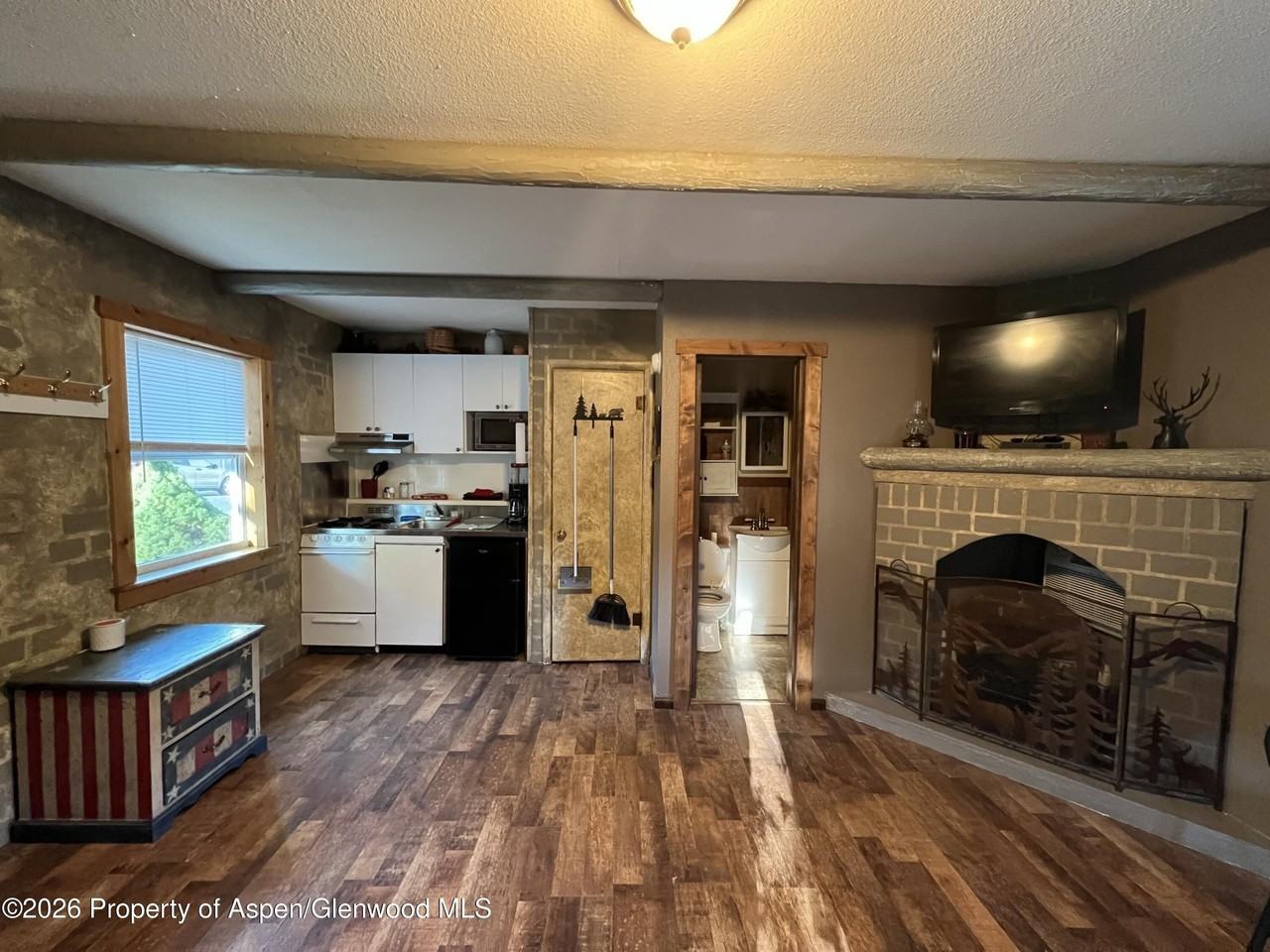 910 Yampa Ave #4 - Photo 5 of 7