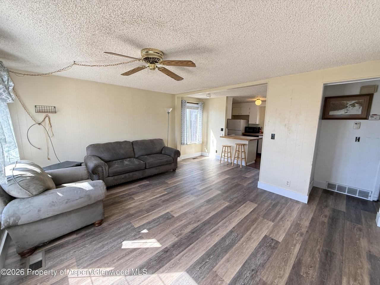 1160 Yampa Ave - Photo 2 of 8