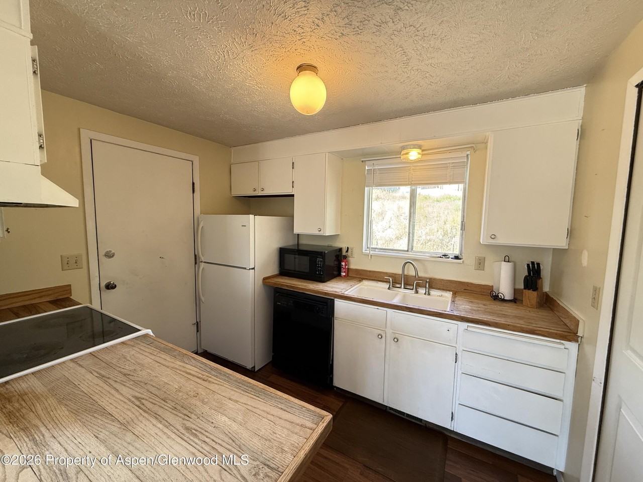 1160 Yampa Ave - Photo 3 of 8