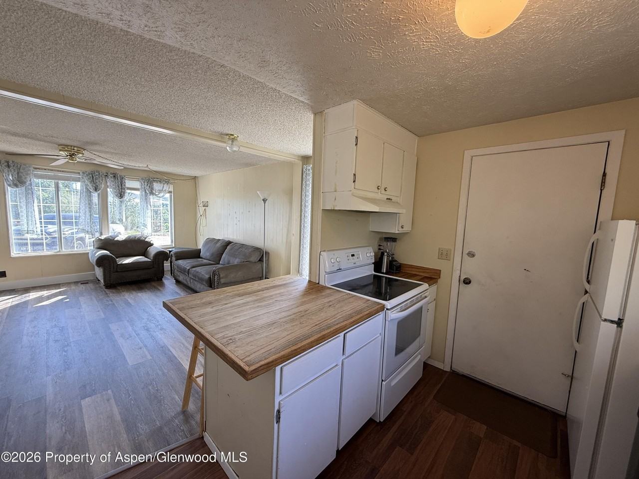 1160 Yampa Ave - Photo 4 of 8