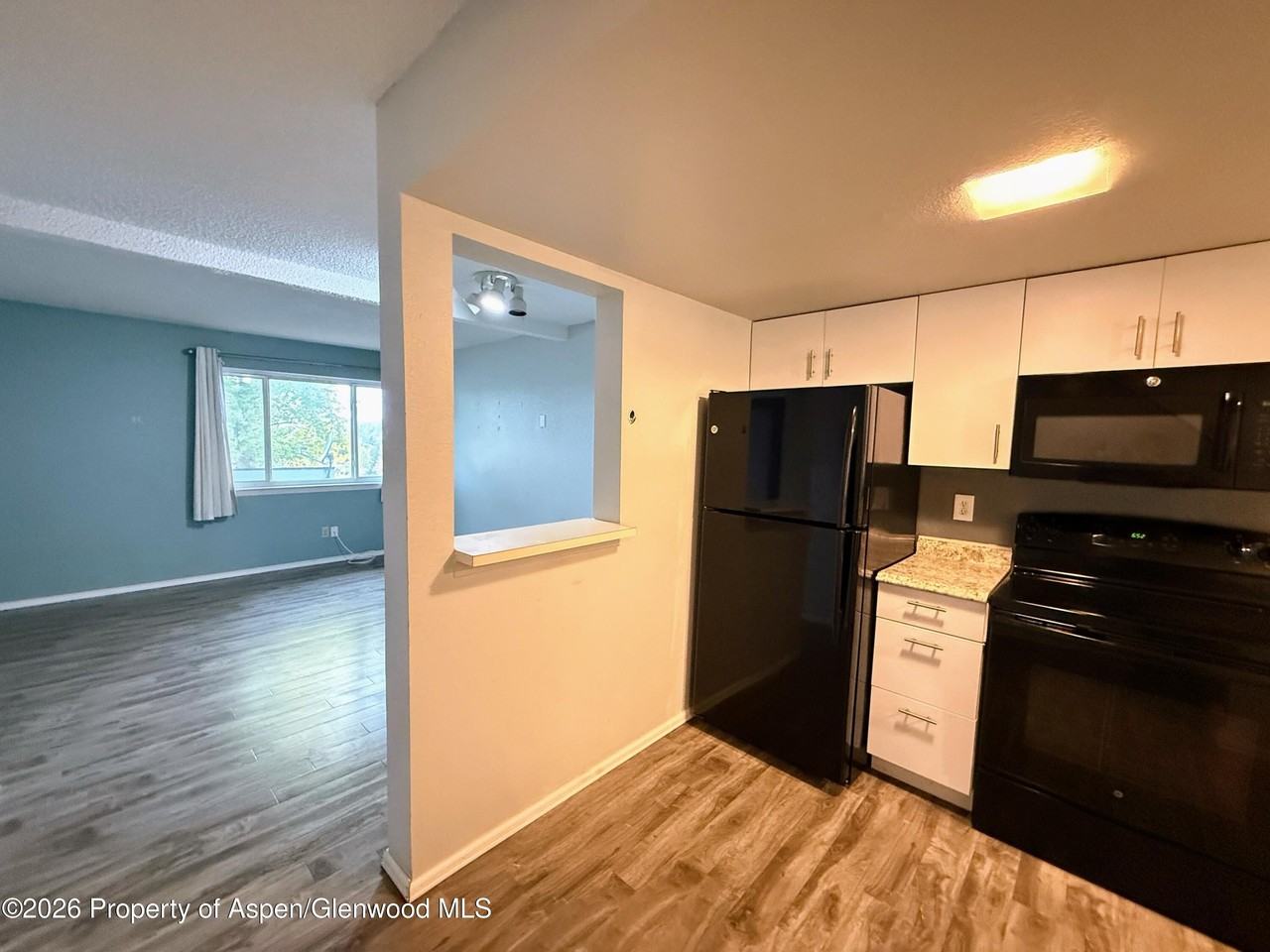 1012 E 7th St - Photo 5 of 11