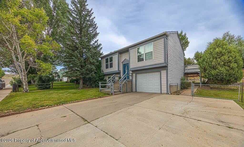 821 Exmoor Rd - Photo 2 of 15