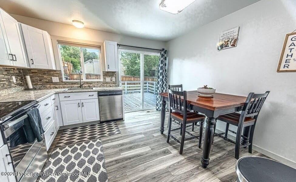 821 Exmoor Rd - Photo 3 of 15