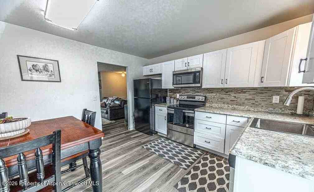 821 Exmoor Rd - Photo 5 of 15