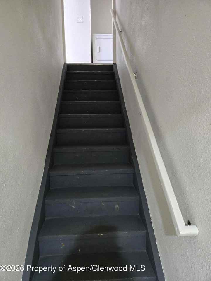 561 1/2 Barclay St - Photo 2 of 11