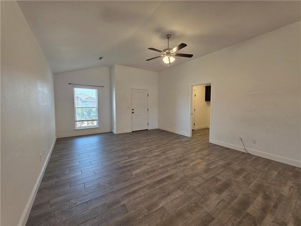 6006 Nw Hoover St - Photo 3 of 21