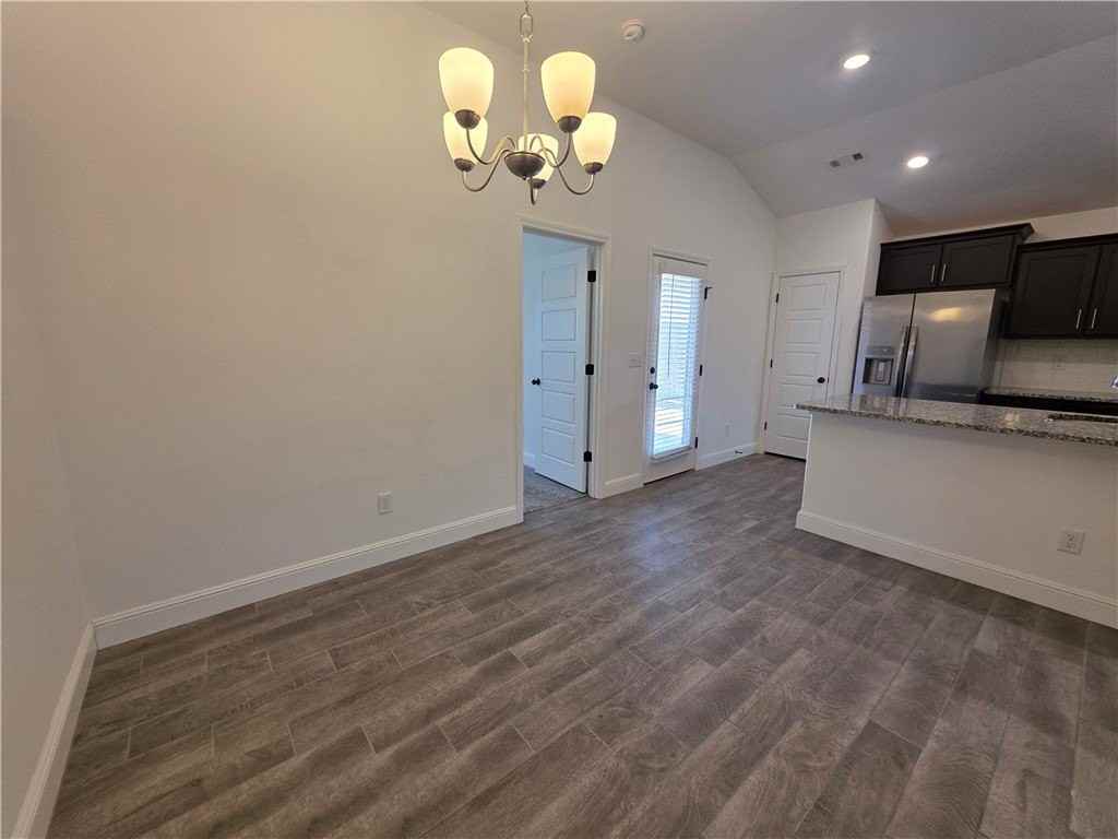 6006 Nw Hoover St - Photo 7 of 21