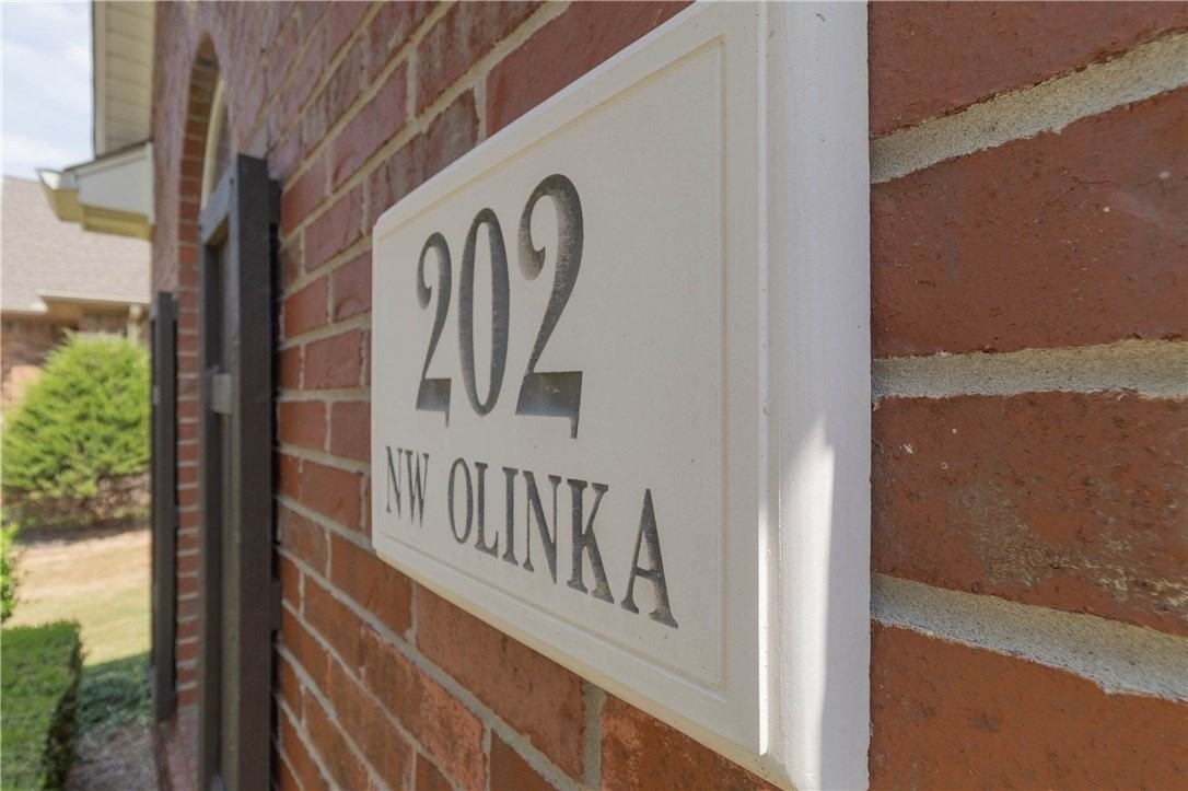 202 Nw Olinka Pass St - Photo 3 of 29