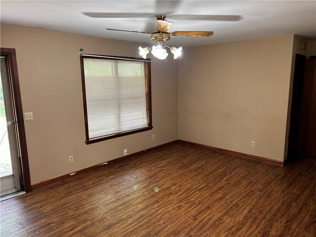 307 N Central Street - Photo 3 of 6