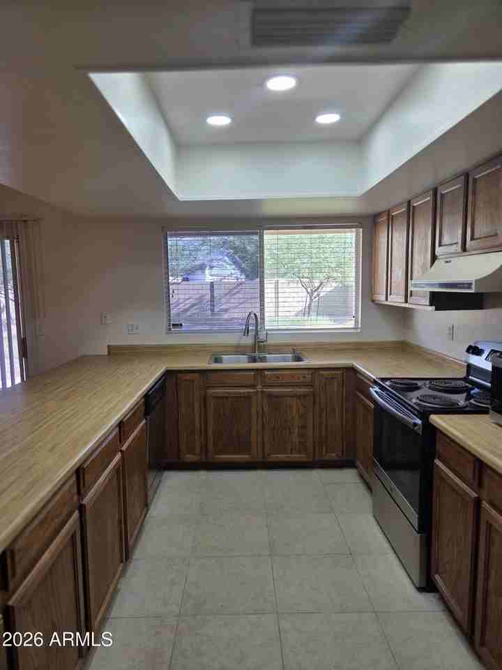 3746 W Surrey Ave - Photo 5 of 23