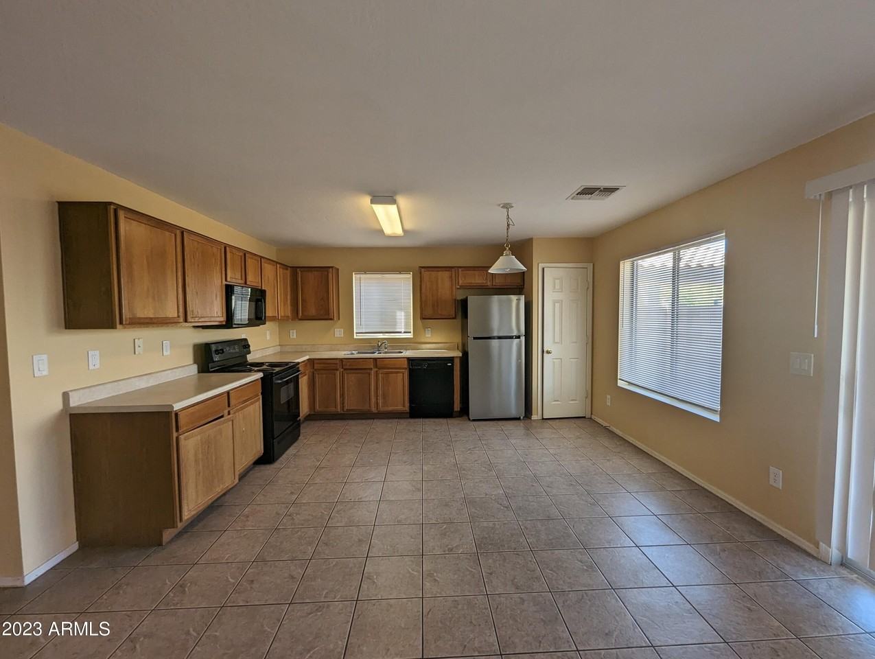 2270 W Central Ave - Photo 4 of 17