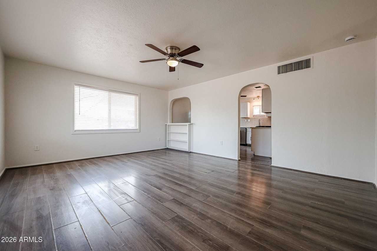 2919 E Oak St #2 - Photo 5 of 26