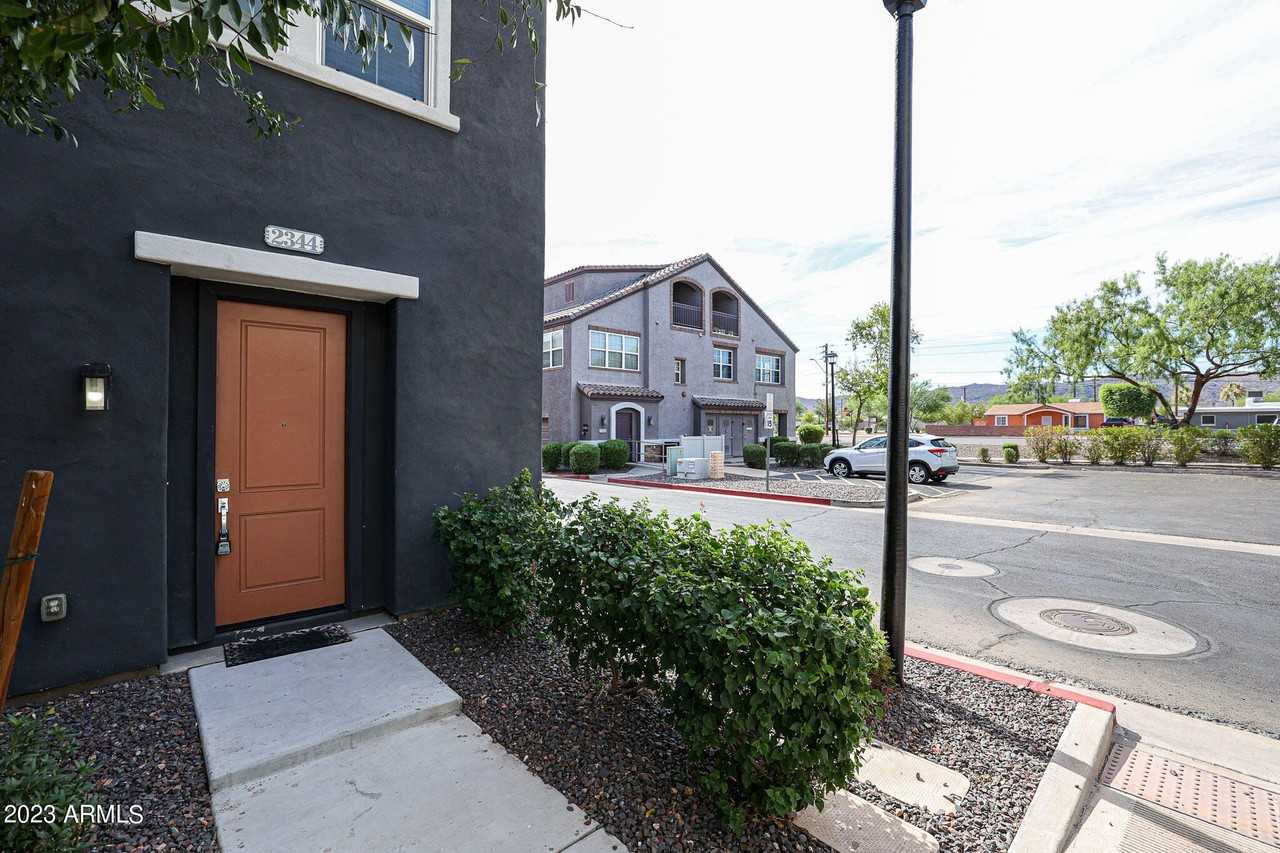 2344 E Huntington Dr - Photo 2 of 27