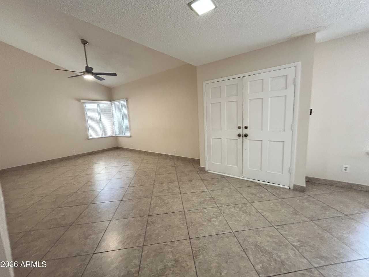 4014 W Christy Dr - Photo 2 of 20