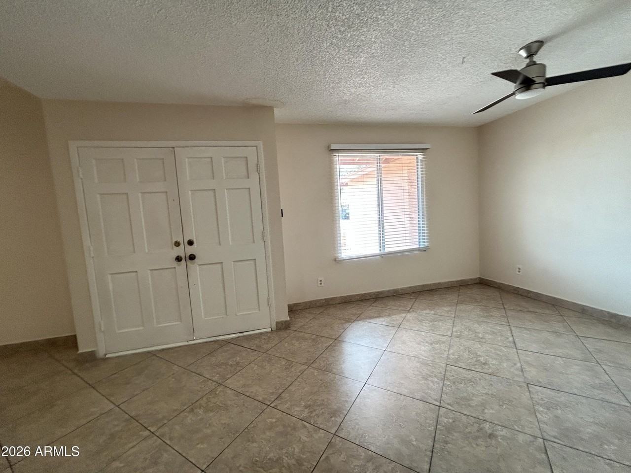 4014 W Christy Dr - Photo 4 of 20