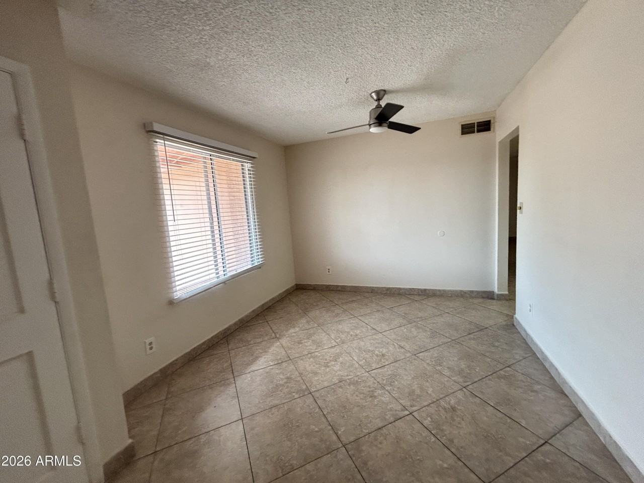 4014 W Christy Dr - Photo 5 of 20