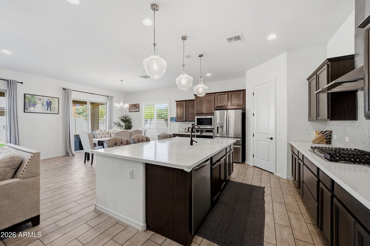 16392 W Madison St - Photo 4 of 29