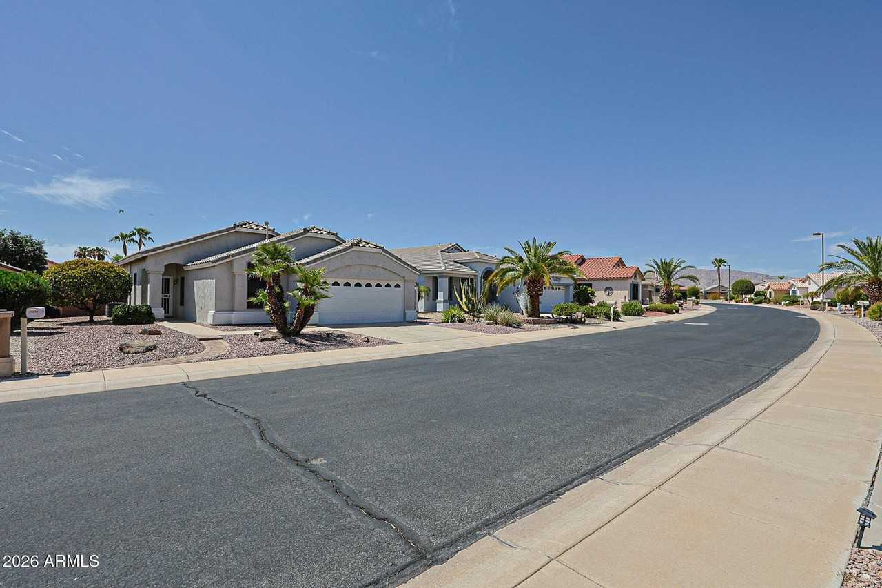 18079 W Spencer Dr - Photo 4 of 50