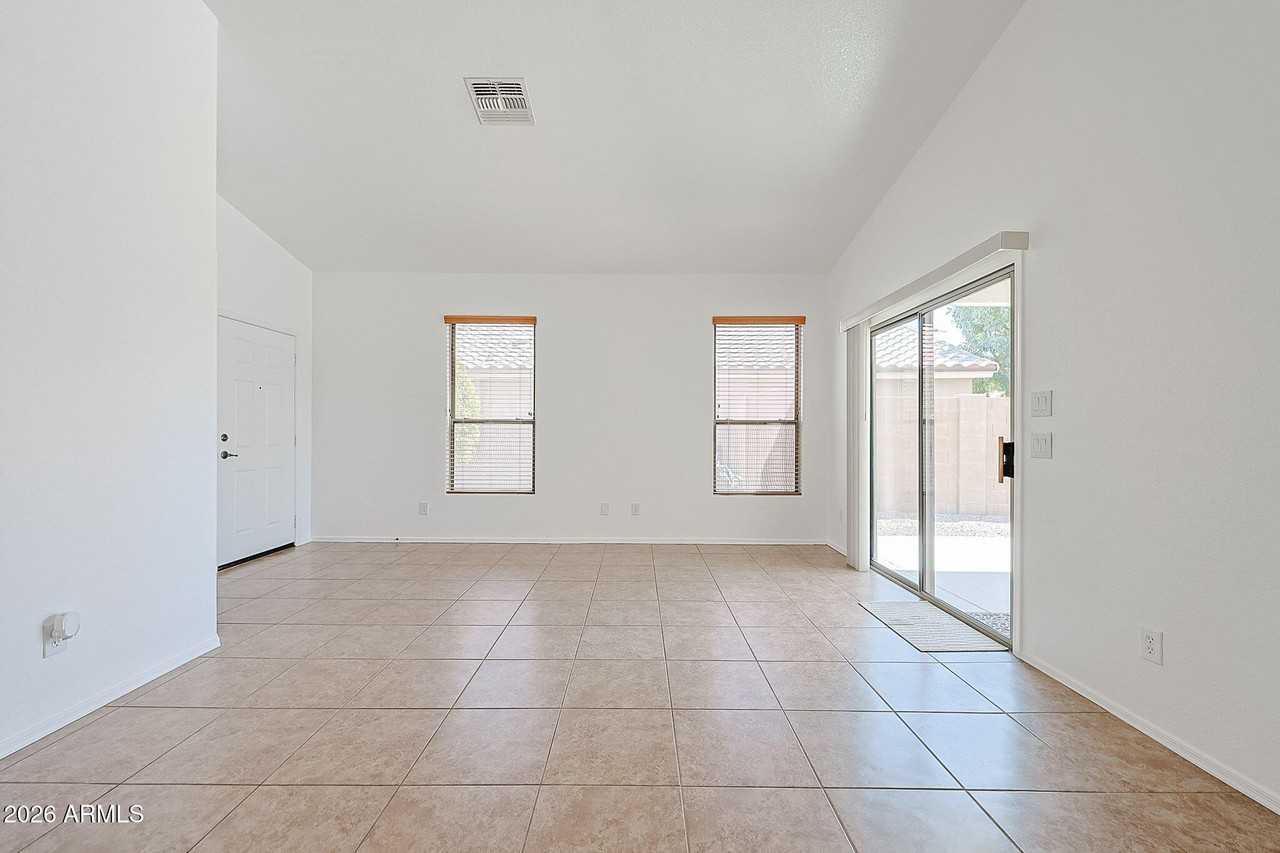 18079 W Spencer Dr - Photo 6 of 50