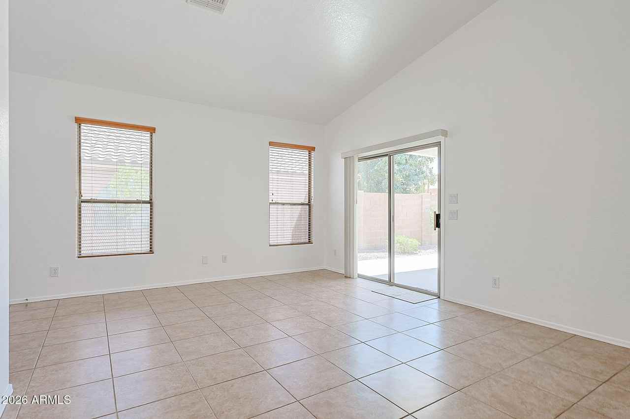18079 W Spencer Dr - Photo 7 of 50