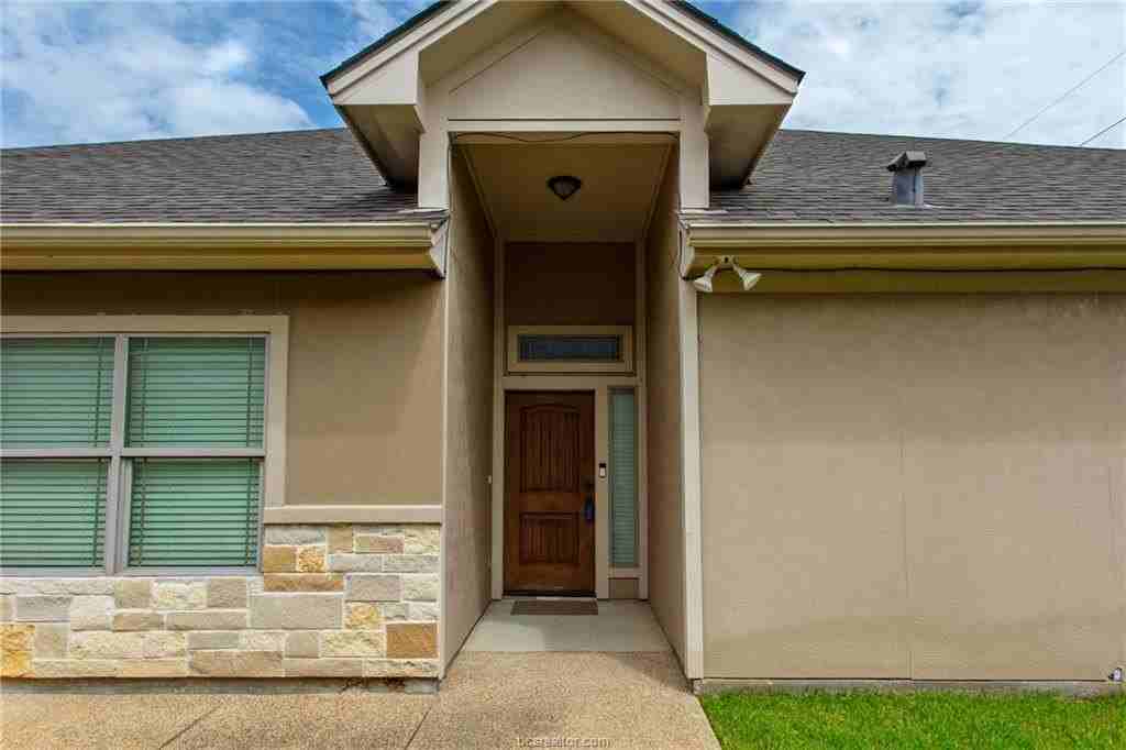 1710 Lonetree Dr - Photo 3 of 40