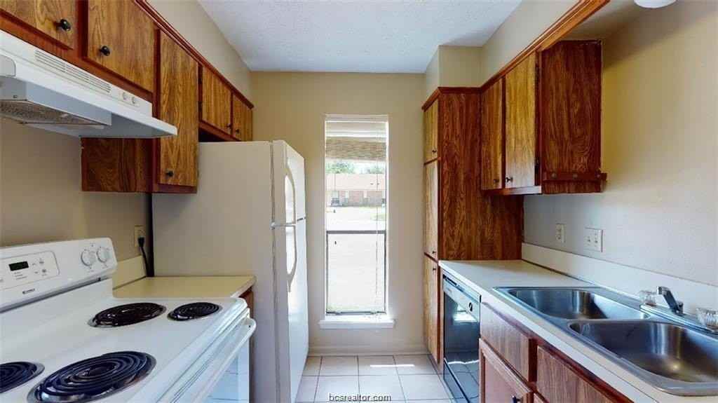 1411 Gramma Ct - Photo 4 of 17