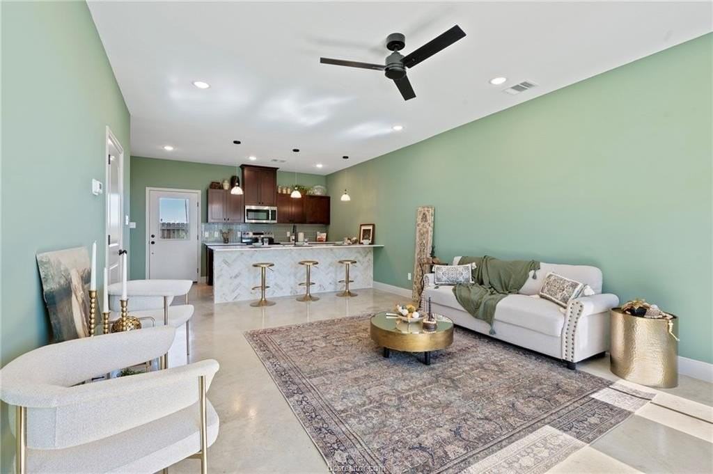 106 W 33rd St - Photo 4 of 13