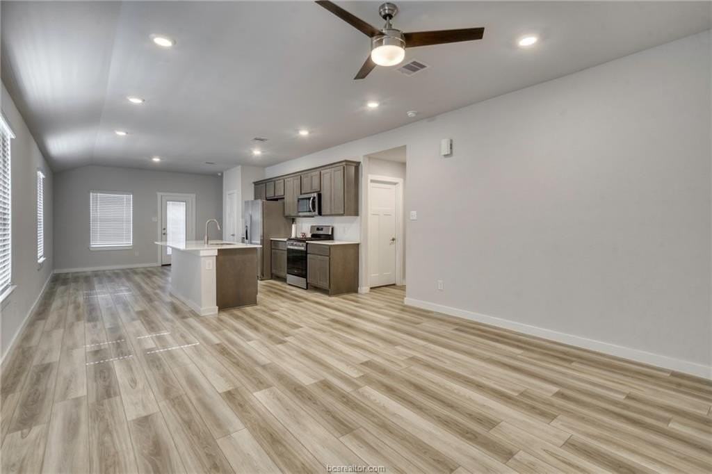 917 Kickapoo Ln - Photo 2 of 16