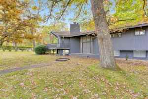featured image of 201 S Palisades Dr